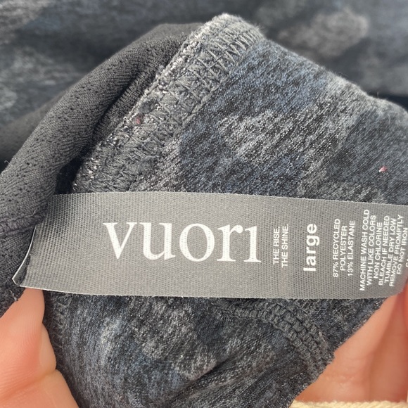 Vuori Elevation Bra Camo Print Strappy Back Sports Bra Size Large Athletic - Picture 9 of 10